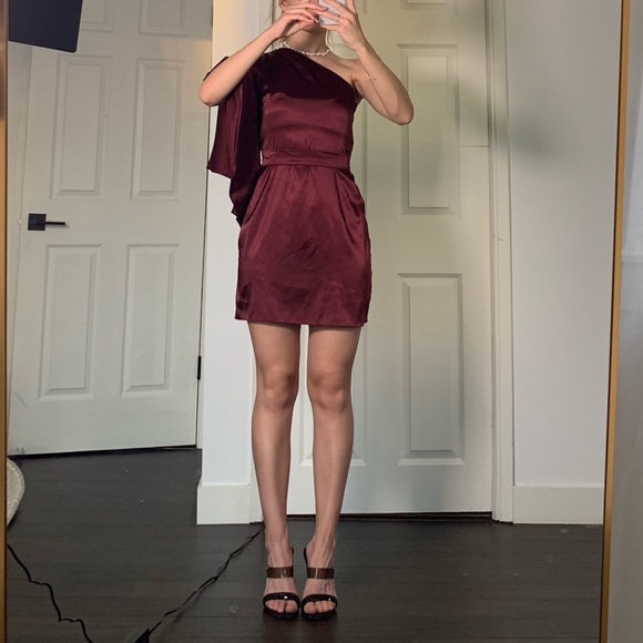Social Bridesmaids Burgundy One-Shoulder Dress - Size 4 - Picture 3 of 8